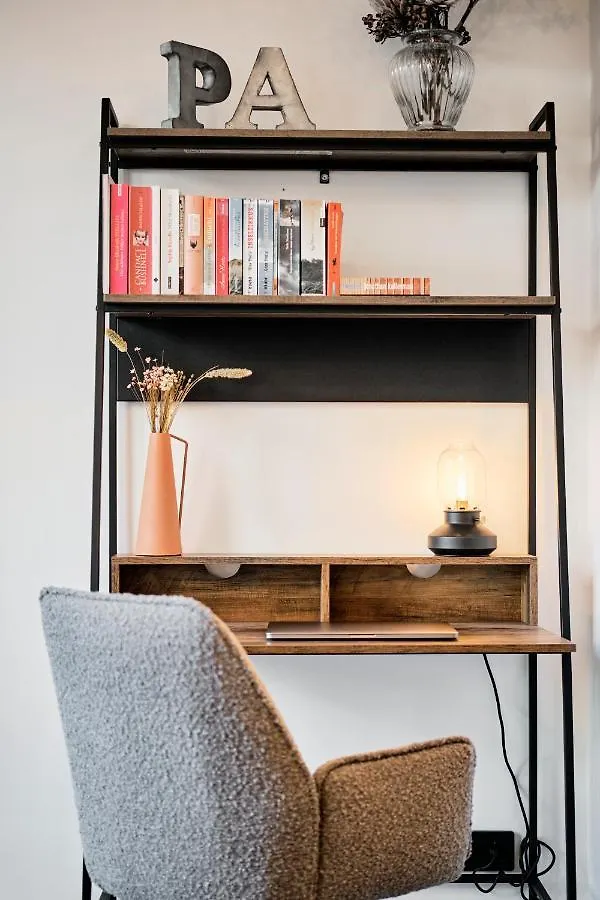 Park Avenue - Design Apartment Friesenstrasse - 4 Pers - Wlan - Netflix - 65 Zoll Tv Köln 0*,  Deutschland